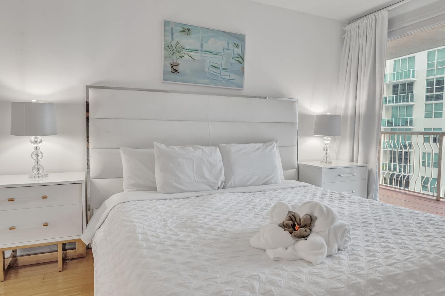 Stylish 1BR Apt. in Brickell - Pool, Gym & Parking — interior photo 3, Miami vacation rental by Vantage Stays