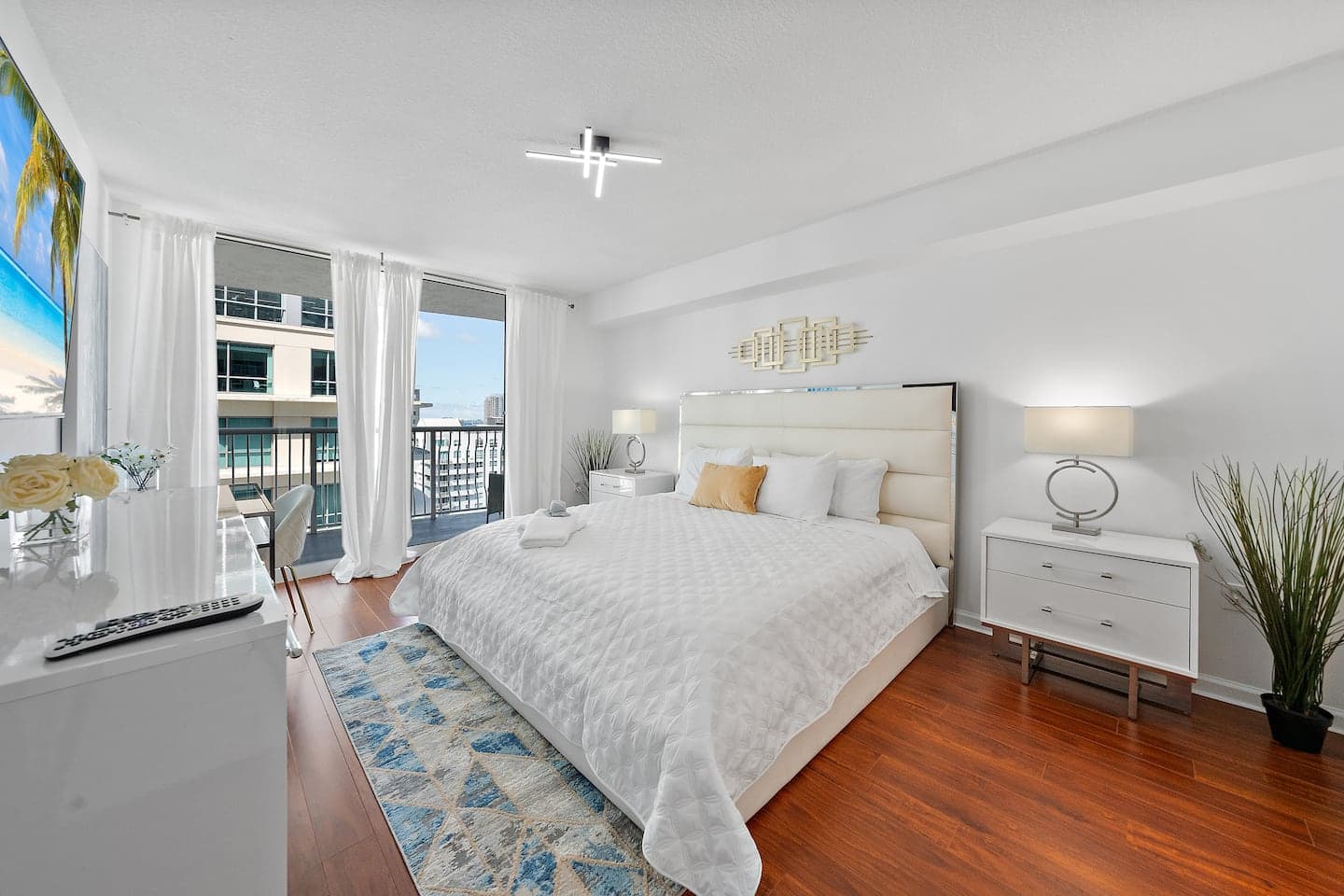 Upscale Brickell 1BR with Pool, Gym & City Views — interior photo 2, Miami vacation rental by Vantage Stays