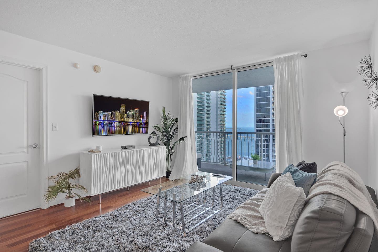 Cozy 1Bed/1Bath Overlooking Brickell's Skyline — Miami vacation rental by Vantage Stays