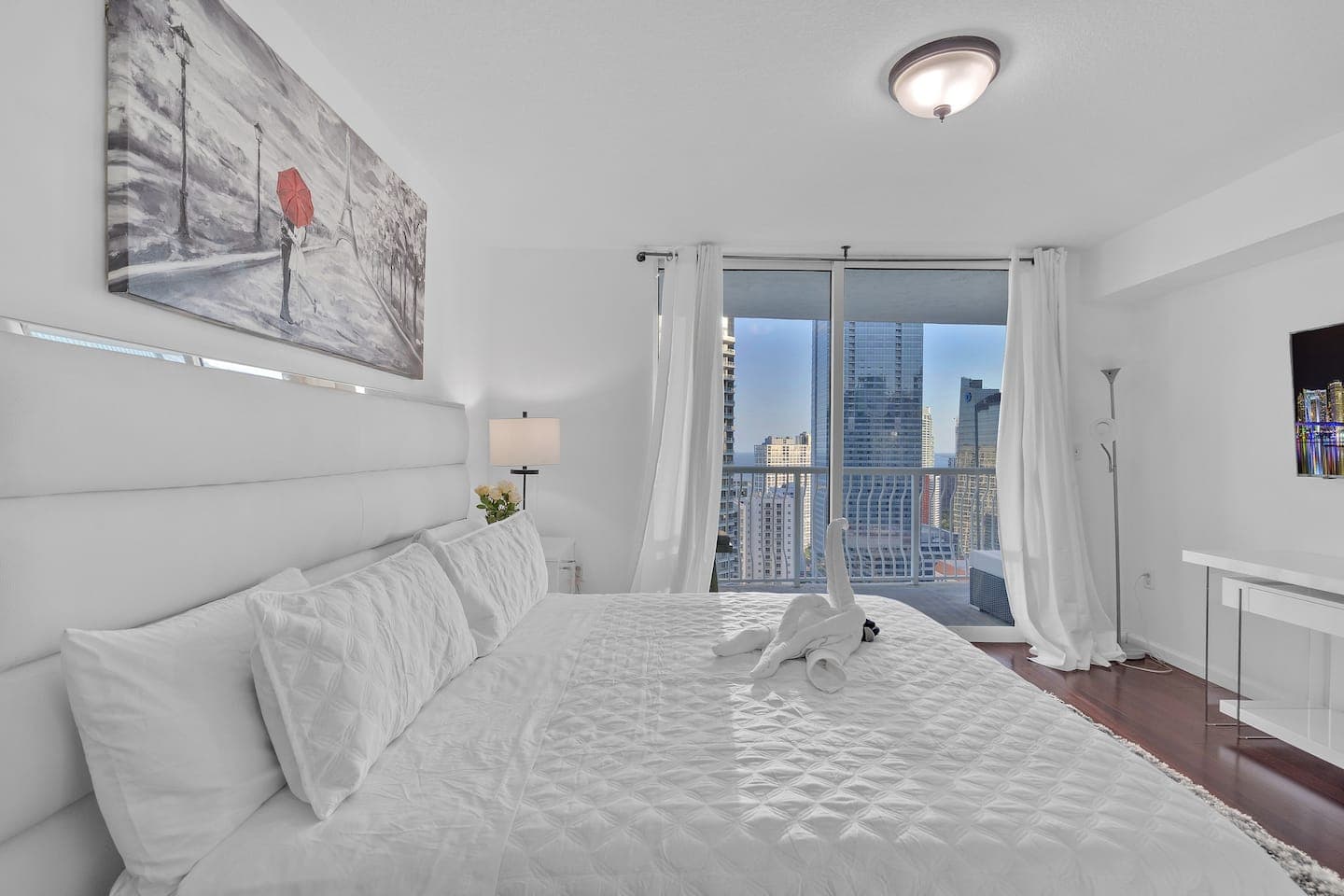 Cozy 1Bed/1Bath Overlooking Brickell's Skyline — interior photo 3, Miami vacation rental by Vantage Stays