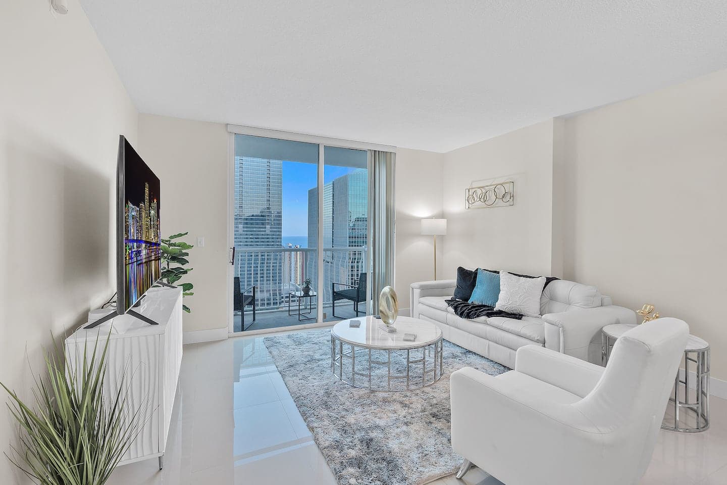 Cozy 1/1 Overlooking Brickell’s Skyline — Miami vacation rental by Vantage Stays